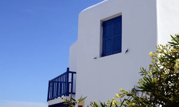 Bellissima architettura edificio esterno sull'isola di Mykonos, Grecia — Foto Stock