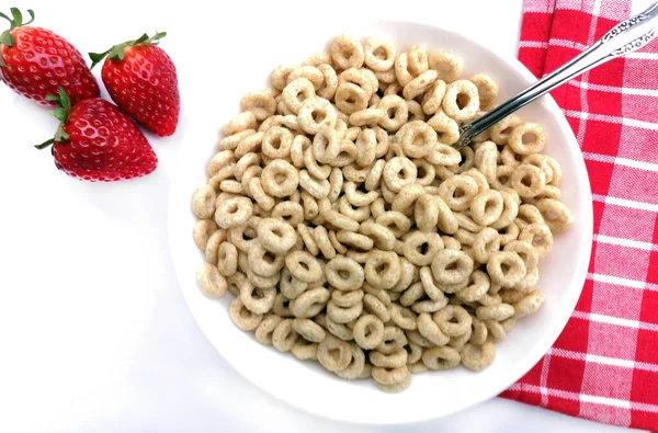 Whole Grain Cereal Rings Bowl Strawberries Table Healthy Breakfast — Zdjęcie stockowe