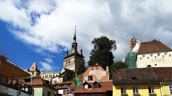 Sighisoara Roemenië September 2021 Torenklok Dakarchitectuur Sighisoara Middeleeuwse Stad Transsylvanië — Stockfoto