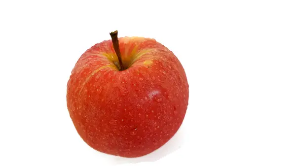 Manzana roja con gotas de agua —  Fotos de Stock