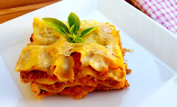 Klassieke Italiaanse lasagne — Stockfoto