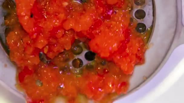 Processo de Red Paprika Mincing. Close-up . — Vídeo de Stock