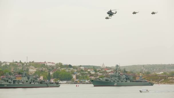 Květen Vrtulníky Antey Klíně Létají Obloze Během Vojenské Přehlídky Ozbrojených — Stock video