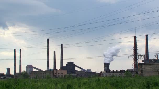 Power Plant Tower vybuchující kouř — Stock video