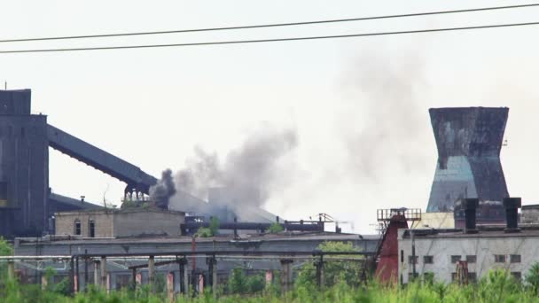 Fumo industriale alla stazione elettrica — Video Stock