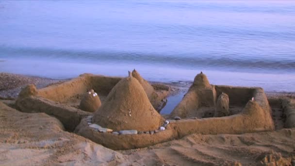 海滩上的沙堡 — 图库视频影像