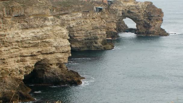 Côte pittoresque de la mer Noire du Cap Tarkhankut en Crimée — Video