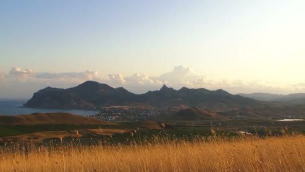 Pintoresco paisaje de montaña durante el día — Vídeo de stock