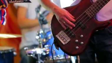 Müzik Grubunda Gitar Çalan Profesyonel Müzisyen