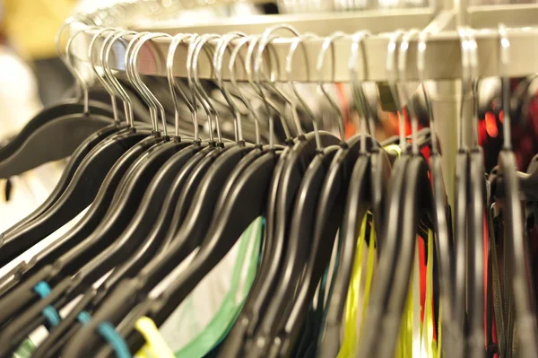 Askı Elbise deposuna