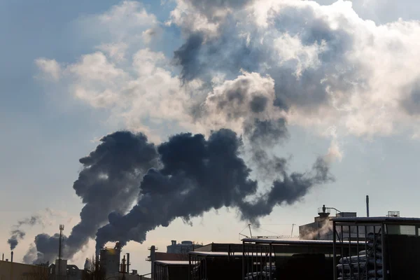 Industriële Hoekschouw met uitlaatgassen — Stockfoto