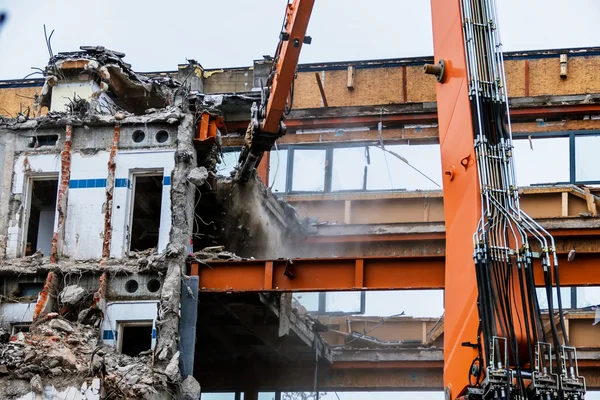 Demolition of an office building — Stock Photo, Image