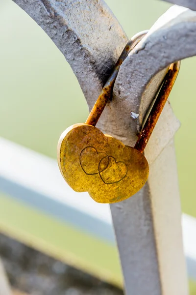 愛を象徴する南京錠 — ストック写真