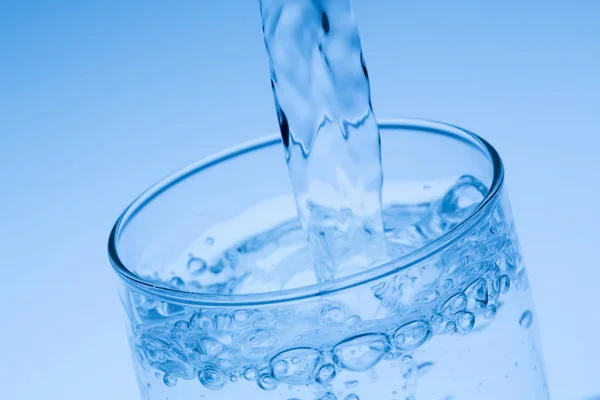 Pour water into a glass — Stock Photo, Image