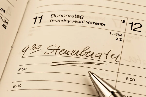 Eintrag im Kalender: Steuerberater — Stockfoto