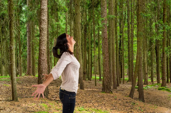 Woman in forest — Stock Photo, Image
