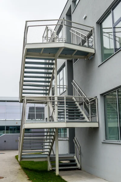 Bâtiment escalier extérieur — Photo