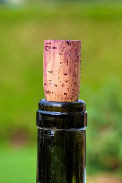 Cork in een fles wijn — Stockfoto