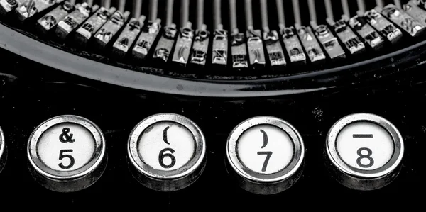 Um teclado de máquina de escrever — Fotografia de Stock
