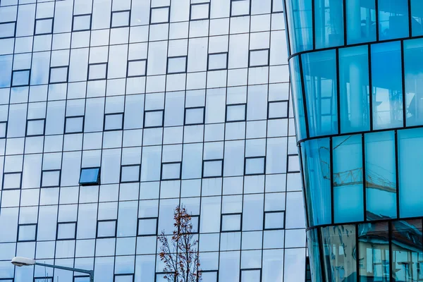 Fachada de um edifício de escritório — Fotografia de Stock