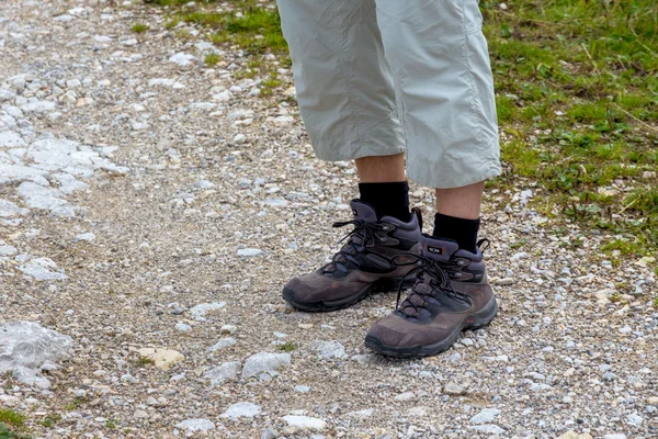 Man in hiking boots — Stock Photo, Image