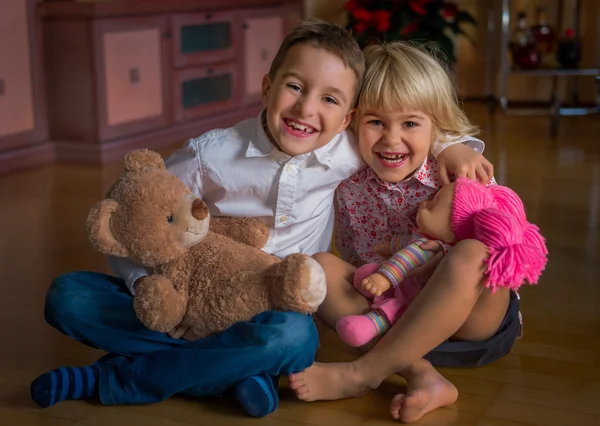 Siblings during play — Stock Photo, Image