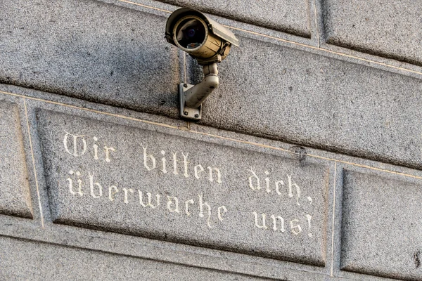 Surveillance camera on a building — Stock Photo, Image