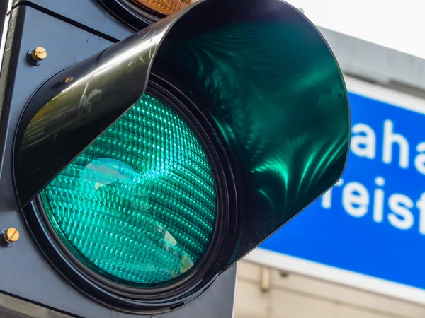 Green light at a traffic light — Stock Photo, Image