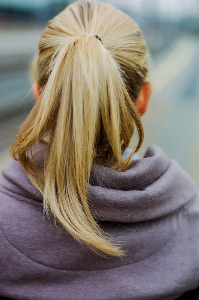 Thoughtful young woman from behind — Stock Photo, Image