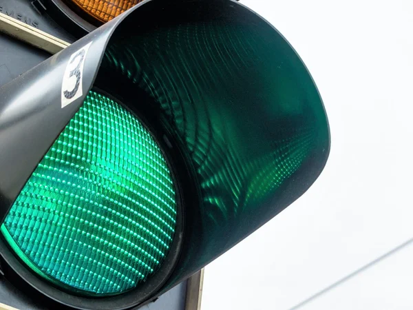 Grönt ljus vid trafikljus — Stockfoto