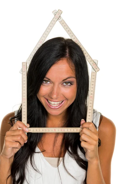 Junge Frau will ein Haus bauen — Stockfoto