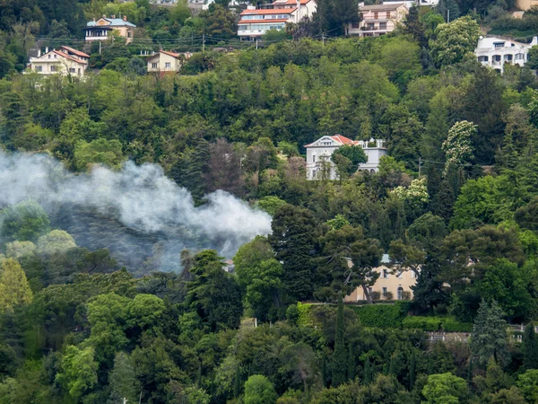 Smoke in a settlement — Stock Photo, Image