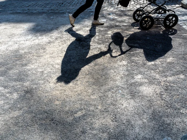 Schatten mit Frau und Kindern — Stockfoto