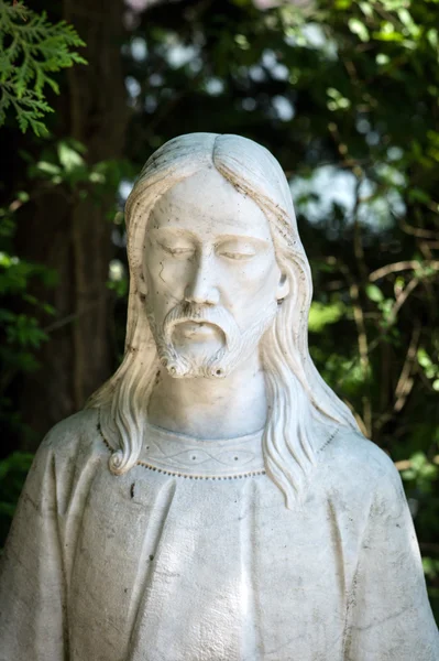 Estatua de Jesucristo en un cementerio — Foto de Stock