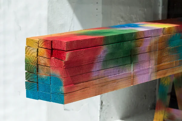 Panneaux en bois peint avec peinture colorée — Photo