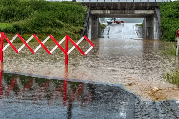 Inundação em um túnel de uma estrada — Fotografia de Stock