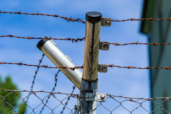 Fence with barbed wire to shut off — Stock Photo, Image