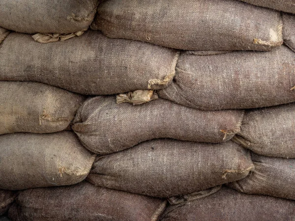 Sandsäcke stehen zum Schutz vor Überflutungen bereit — Stockfoto