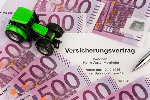 Versicherungsvertrag für neuen Traktor — Stockfoto