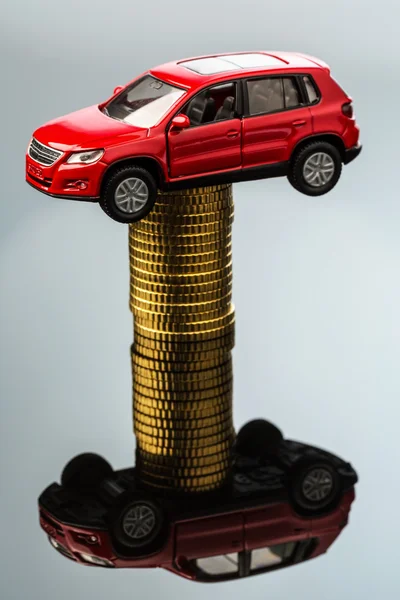 Rising car costs. car on coins — Stock Photo, Image