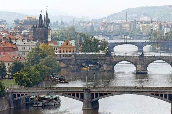 Pražské mosty přes řeky Vltavy — Stock fotografie