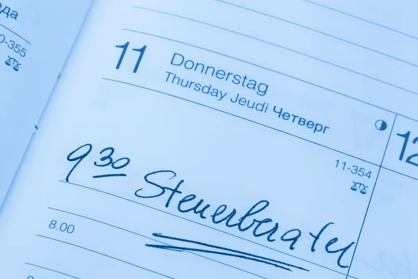 Entry to the calendar tax services — Stock Photo, Image