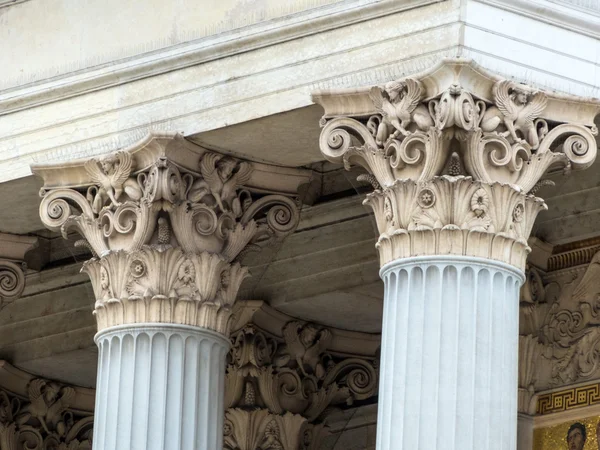 Kolumnen im Parlament in Wien — Stockfoto