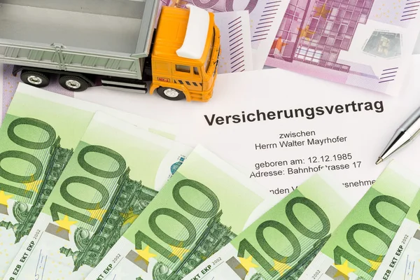 Vertsicherungsvertrag for new truck — Stock Photo, Image