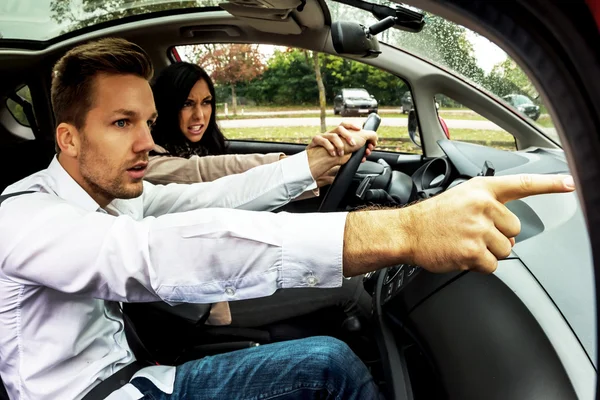 Couple traveling in a car — Stock Photo, Image