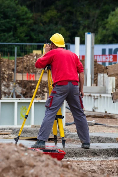 Travailleur de la construction sur un chantier — Photo