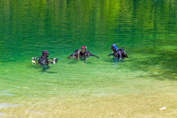 Diver in a lake — Stock Photo, Image