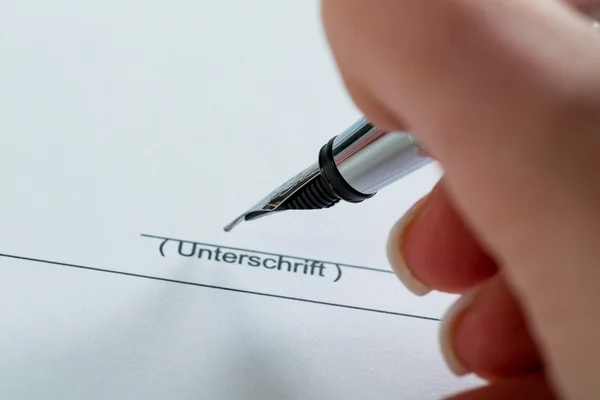 Hand with fountain pen with signature — Stock Photo, Image