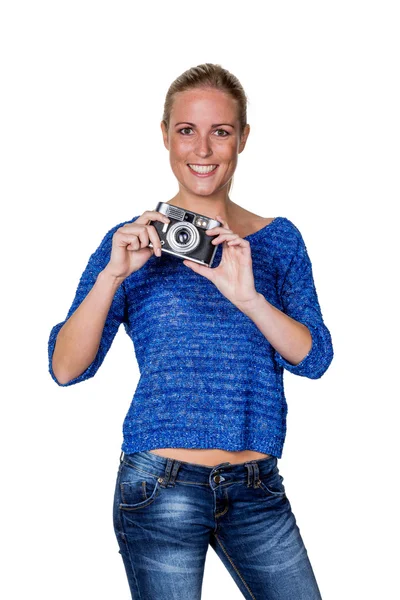 Jovem mulher com câmera velha — Fotografia de Stock