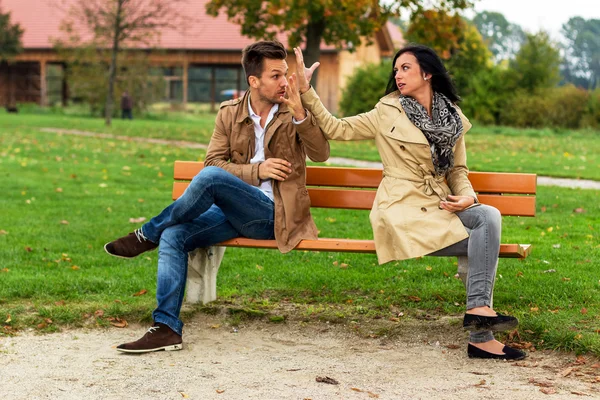 Casal discutindo — Fotografia de Stock